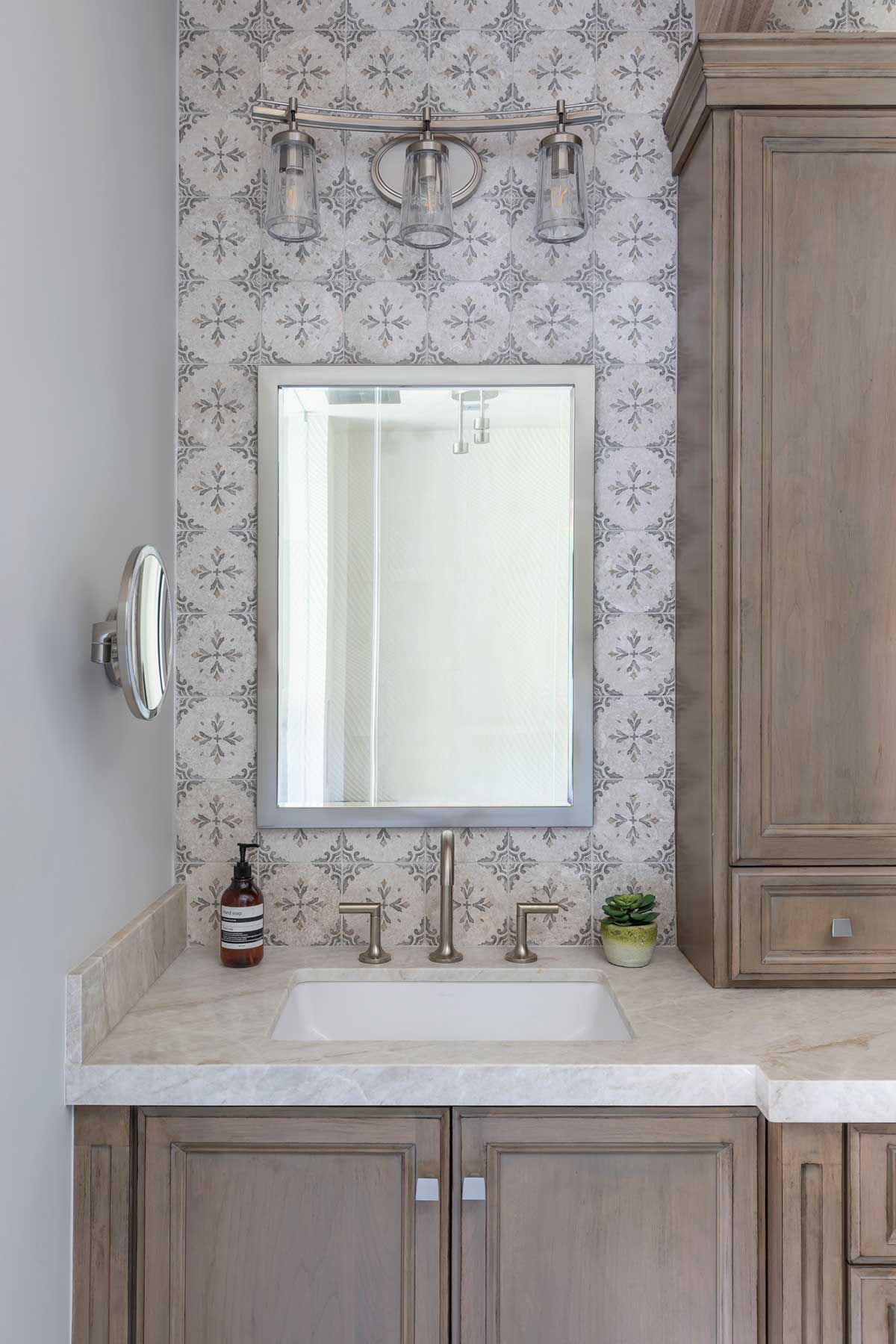 Decorative bathroom tile - Crystal Topaz Vanity close