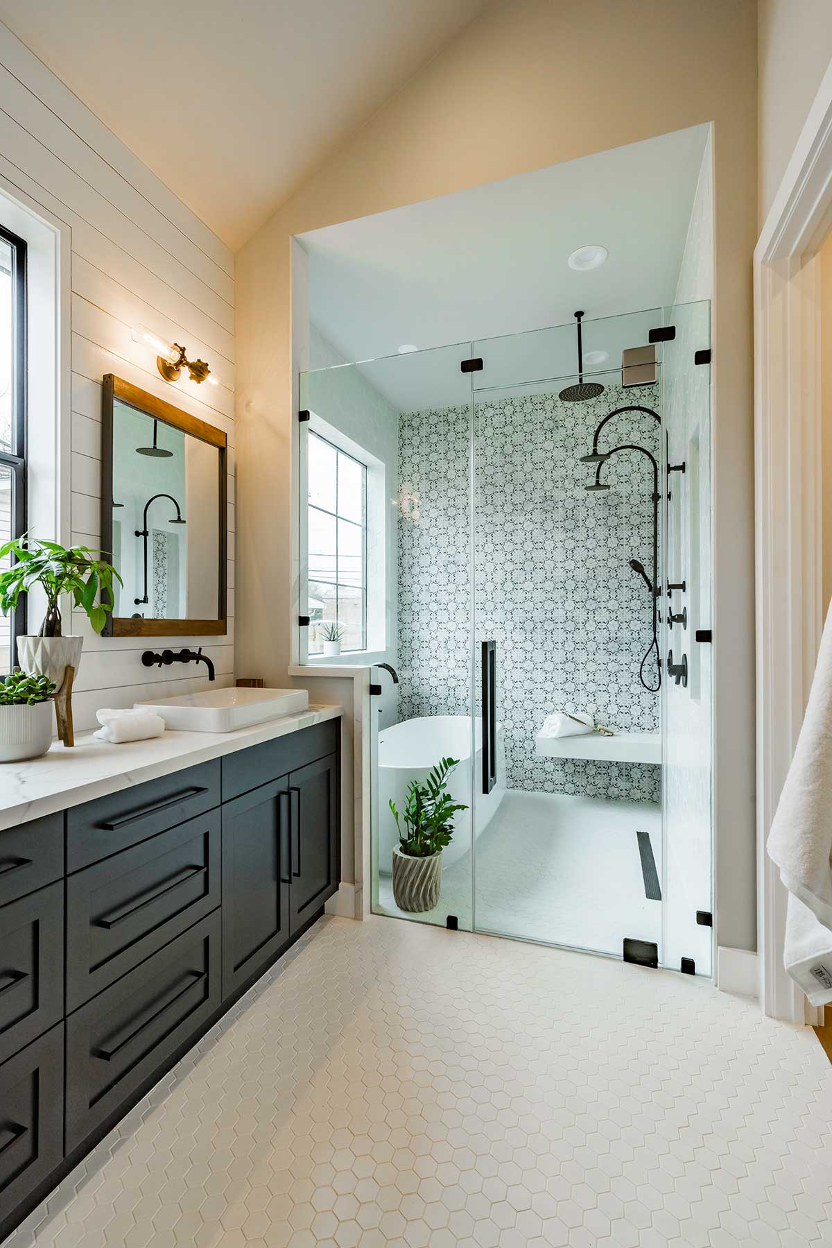 Decorative bathroom tile - Oasis Black AST showerwall