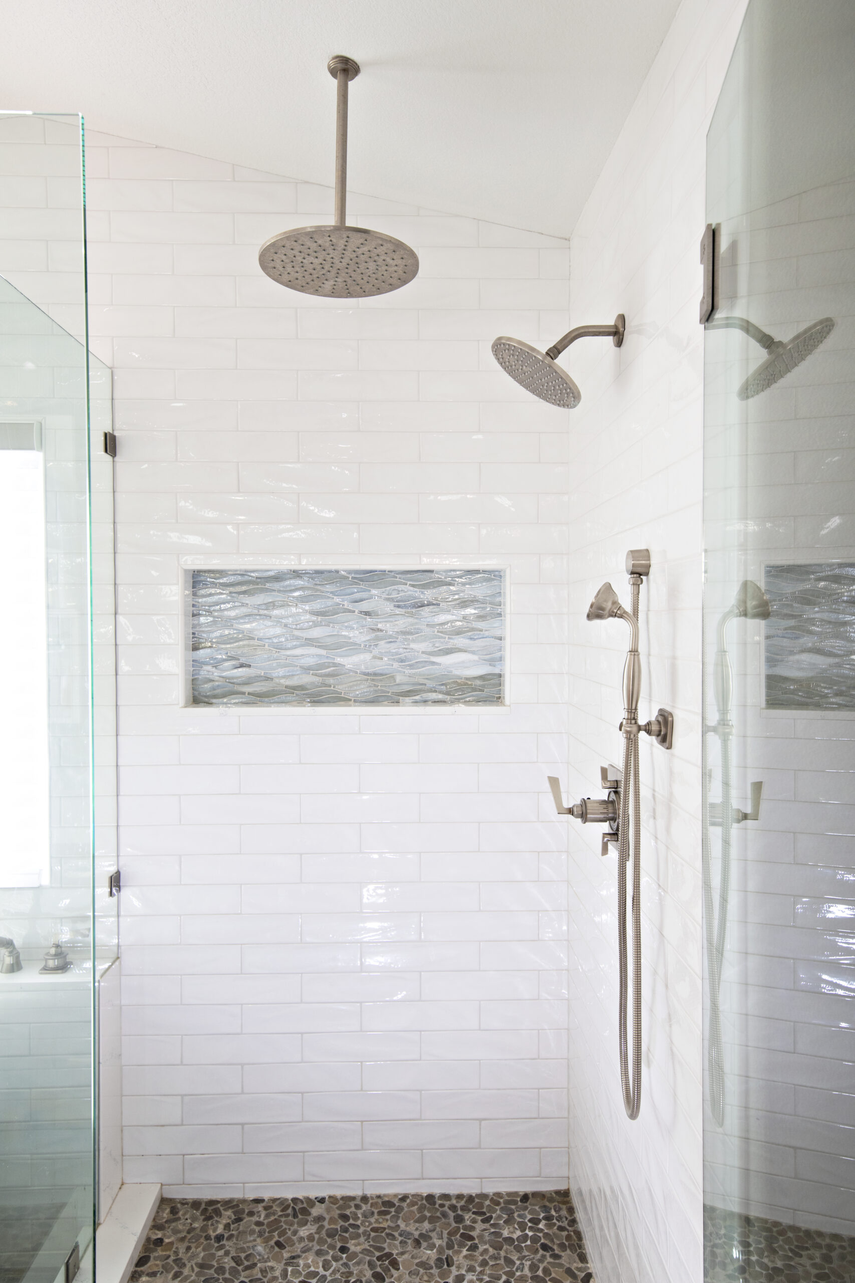 Extra large shower with a pop of color and texture in the shampoo niche